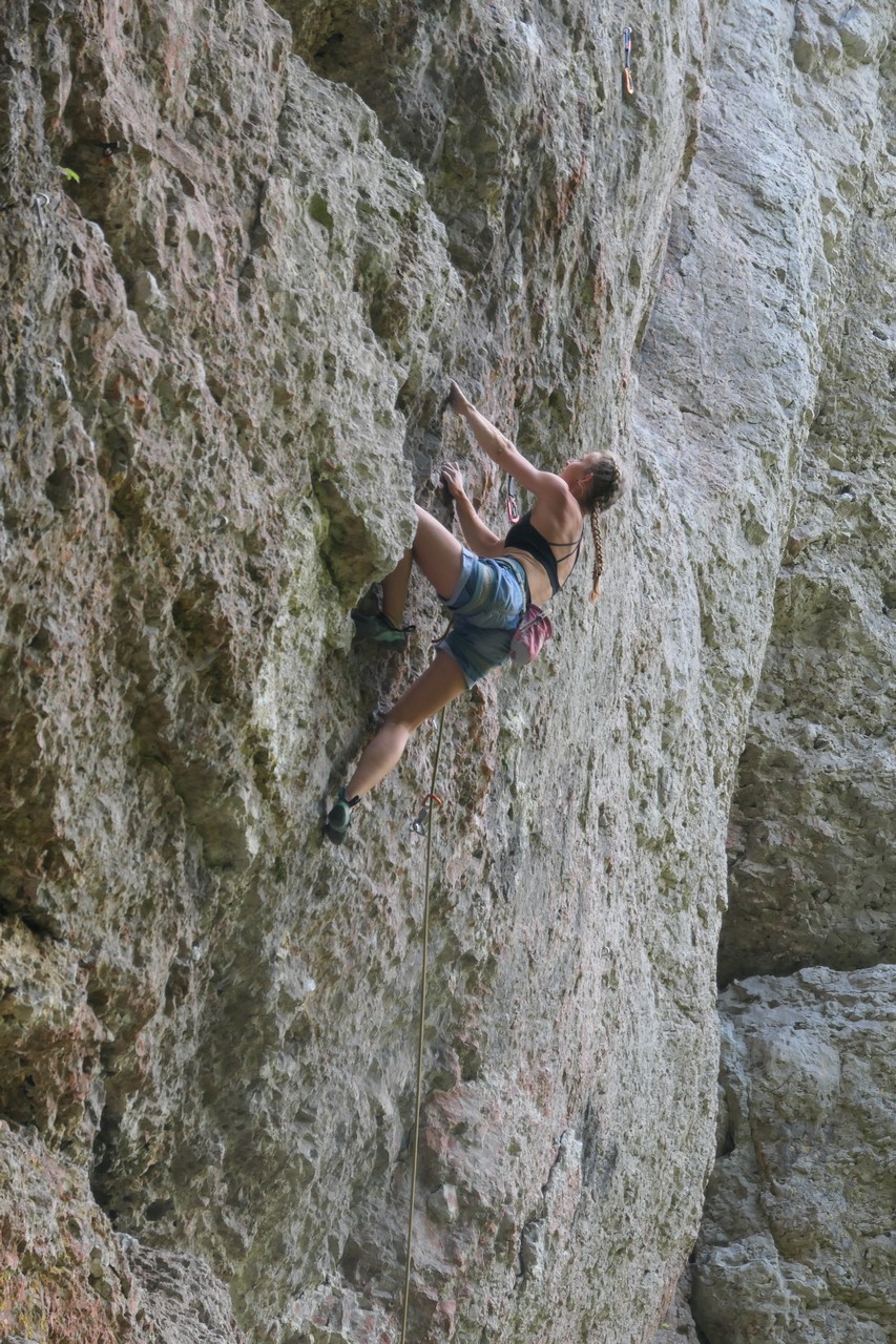 Kliknut�m zav�ete okno.