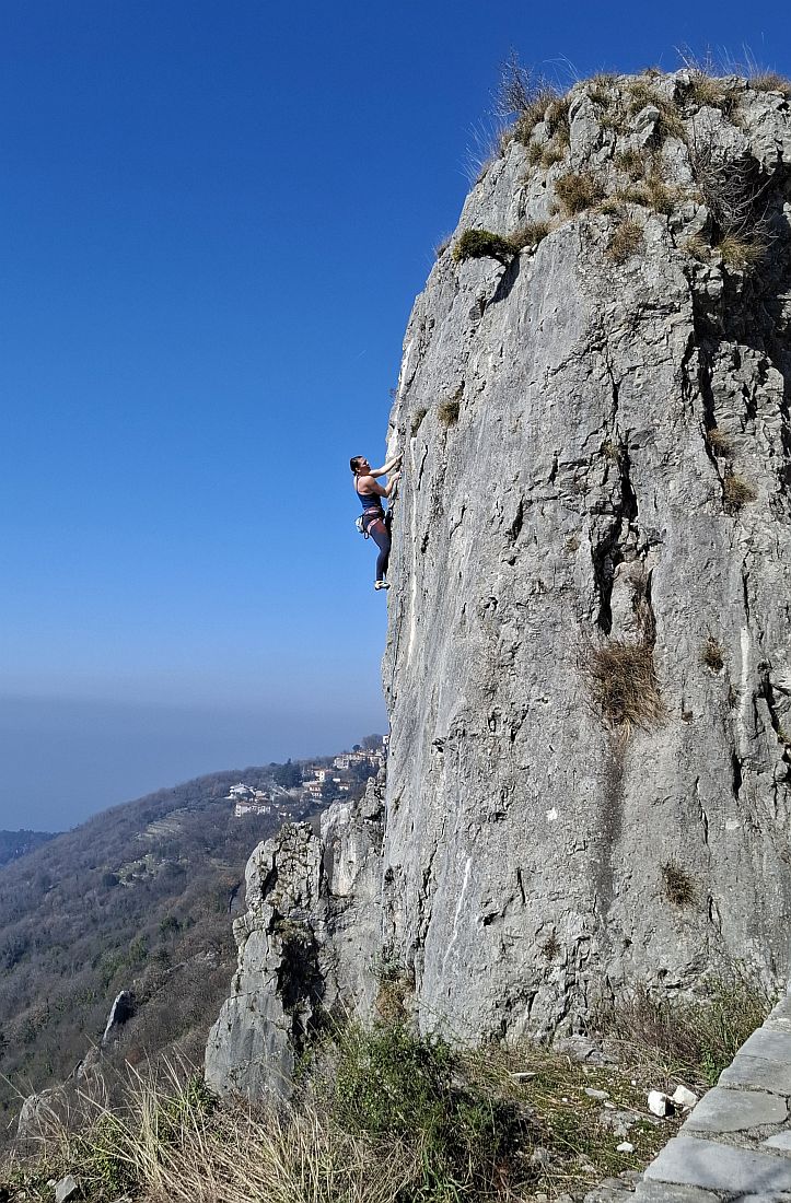 Kliknut�m zav�ete okno.