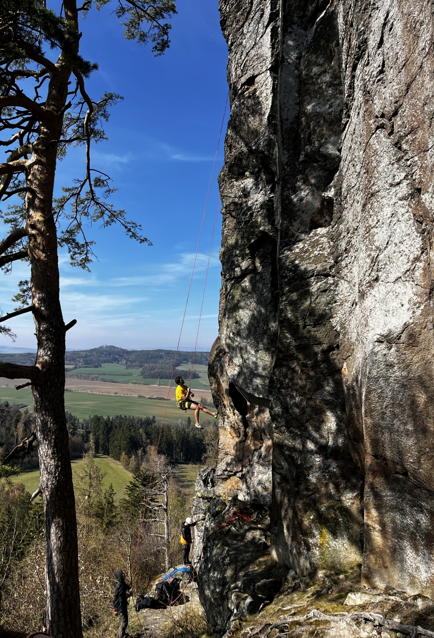 Kliknut�m zav�ete okno.