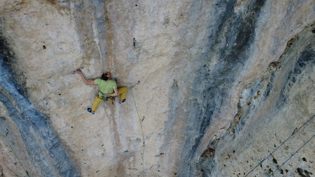 Kliknut�m zav�ete okno.