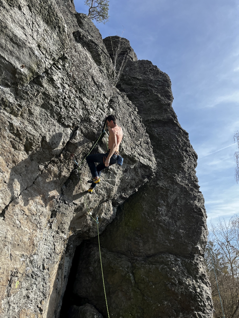 Kliknut�m zav�ete okno.